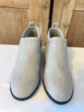 white mt. Booties